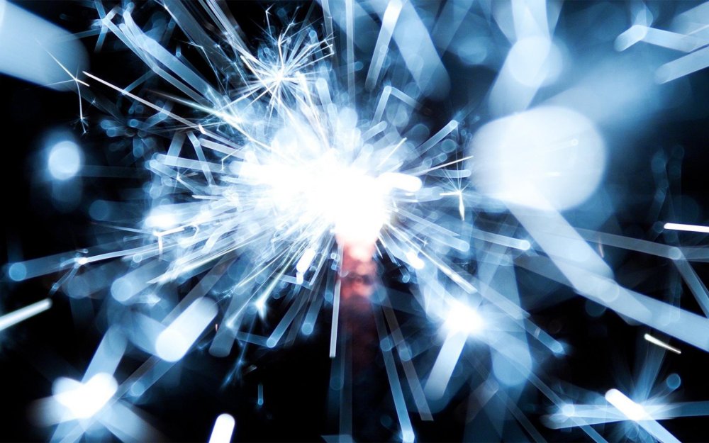 Искры от болгарки на черном фоне