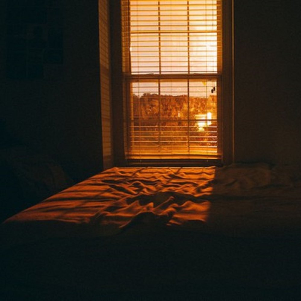 Гирлянда в спальне