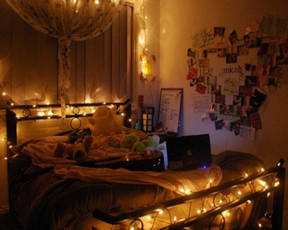 Гирлянда в спальне