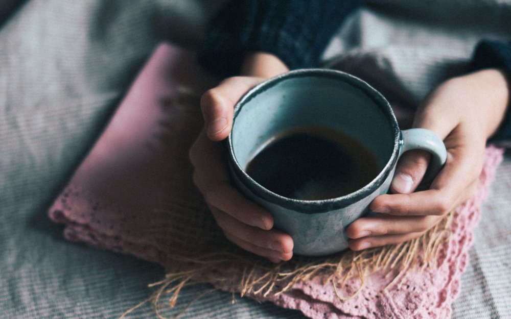 За чашкой чая сверху