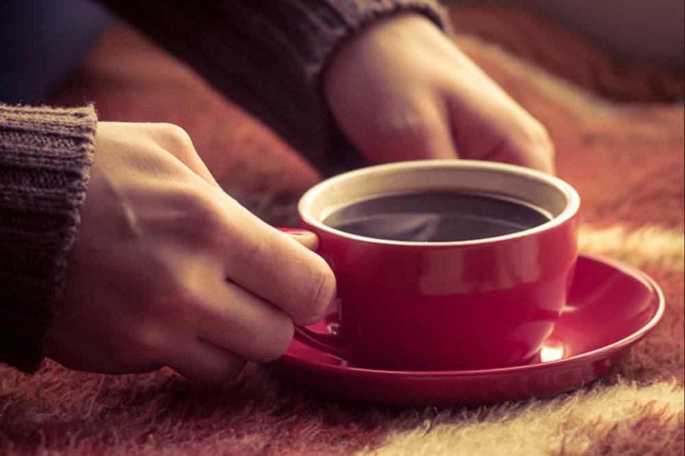 Чашечка кофе в руках