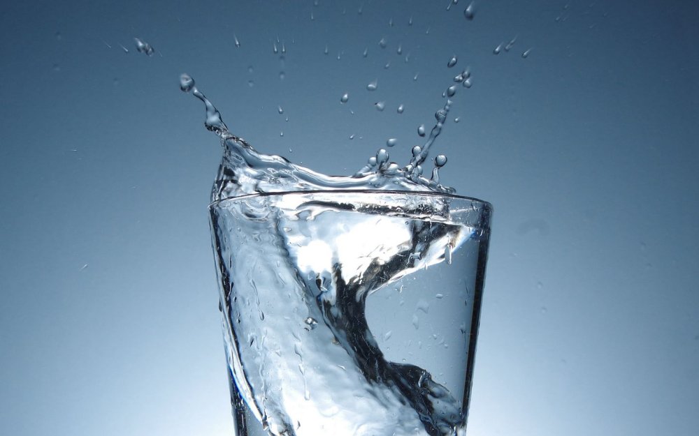 Морская вода в стакане