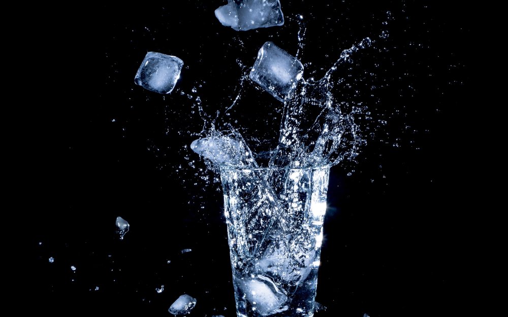 Стакан с жидкостью