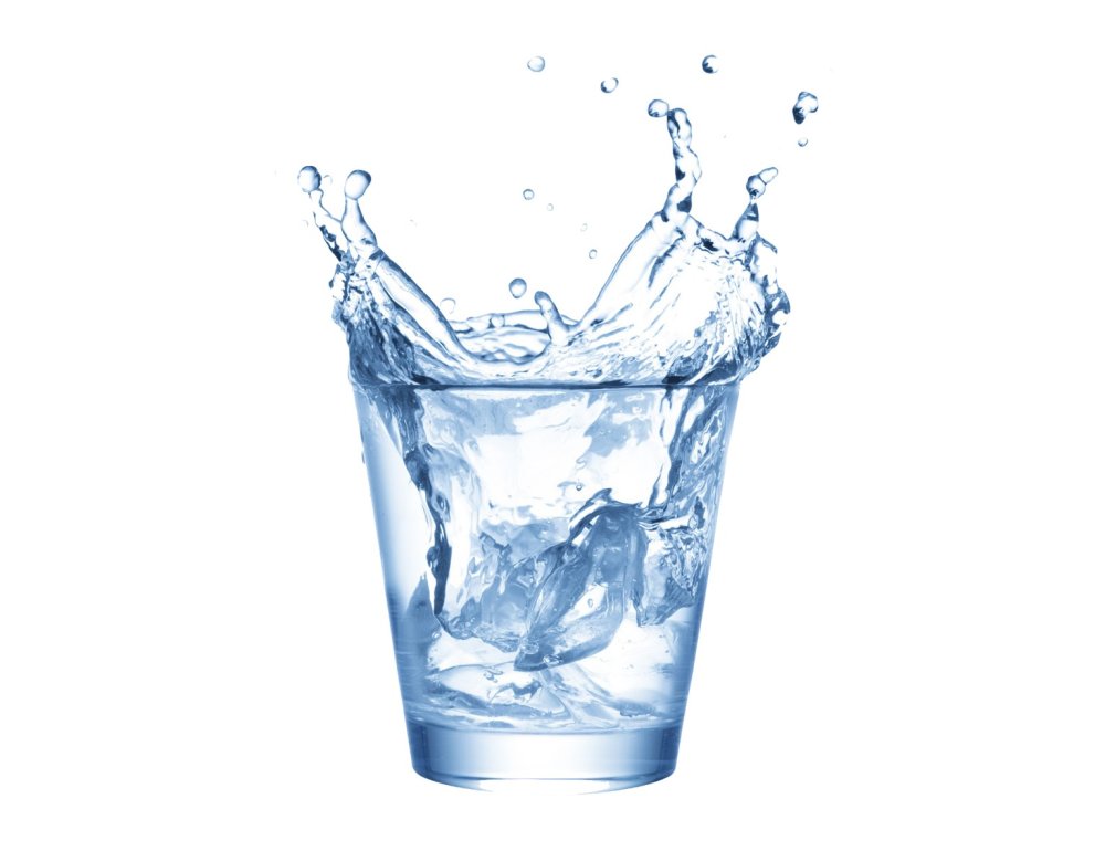 Бриллиант в стакане с водой