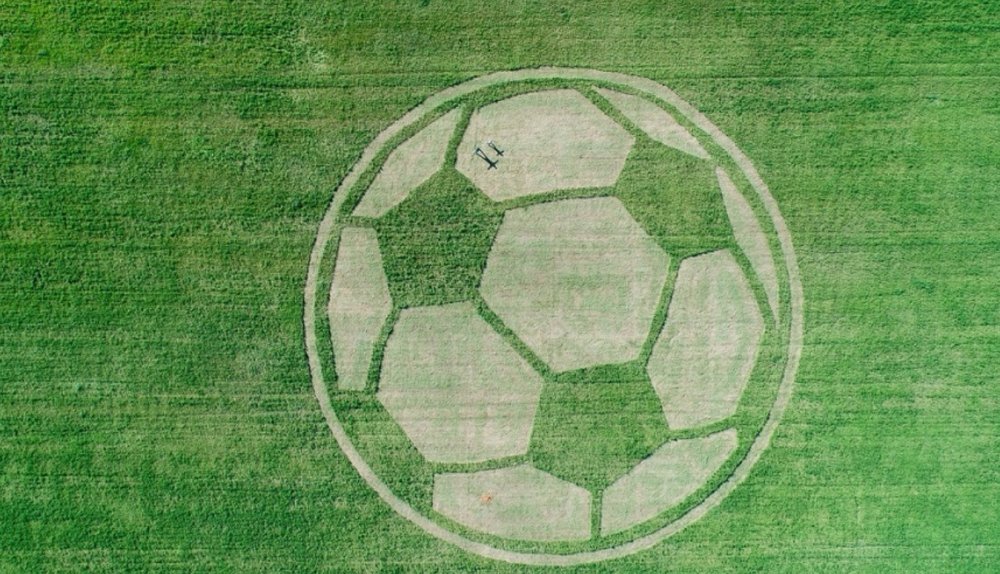 Футбольное поле обои