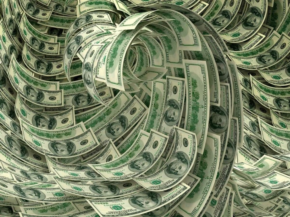 Девушка яркая с деньгами