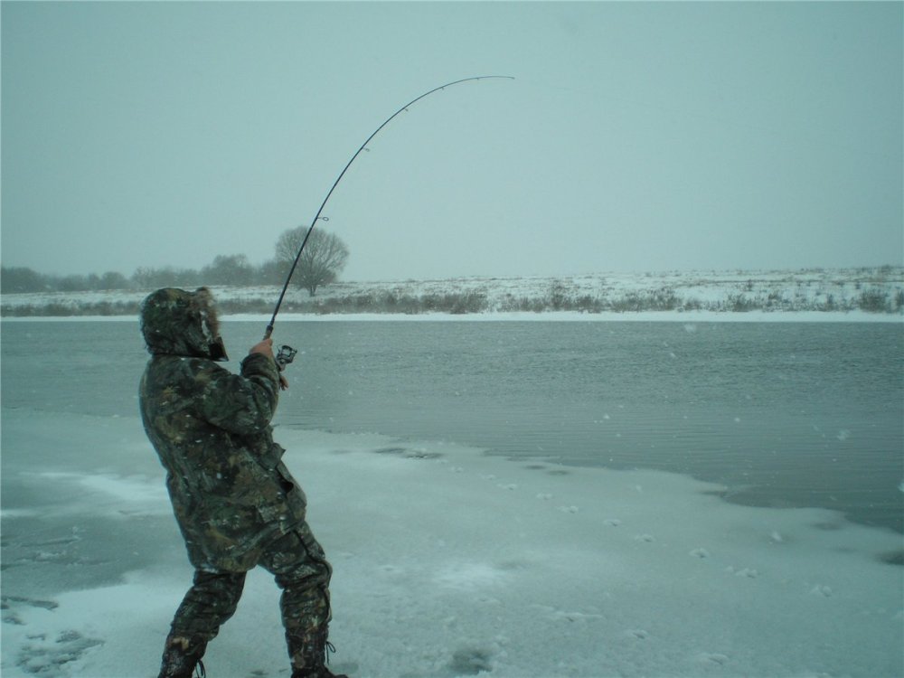 Озеро Байкал зимой лед