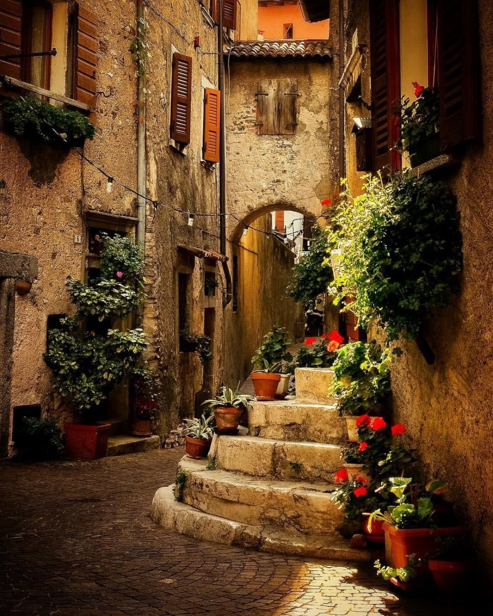 Старинные улочки городков Приморья Италии