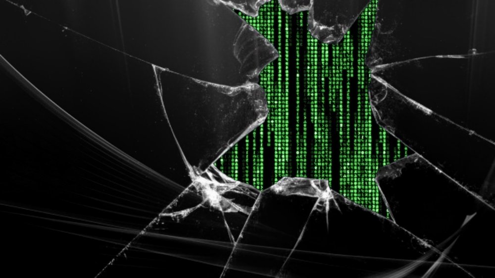 Трещины на стекле на черном фоне