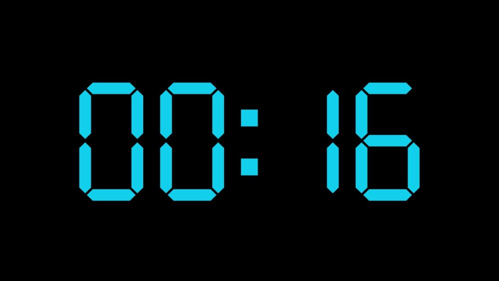 Электронные часы на черном фоне