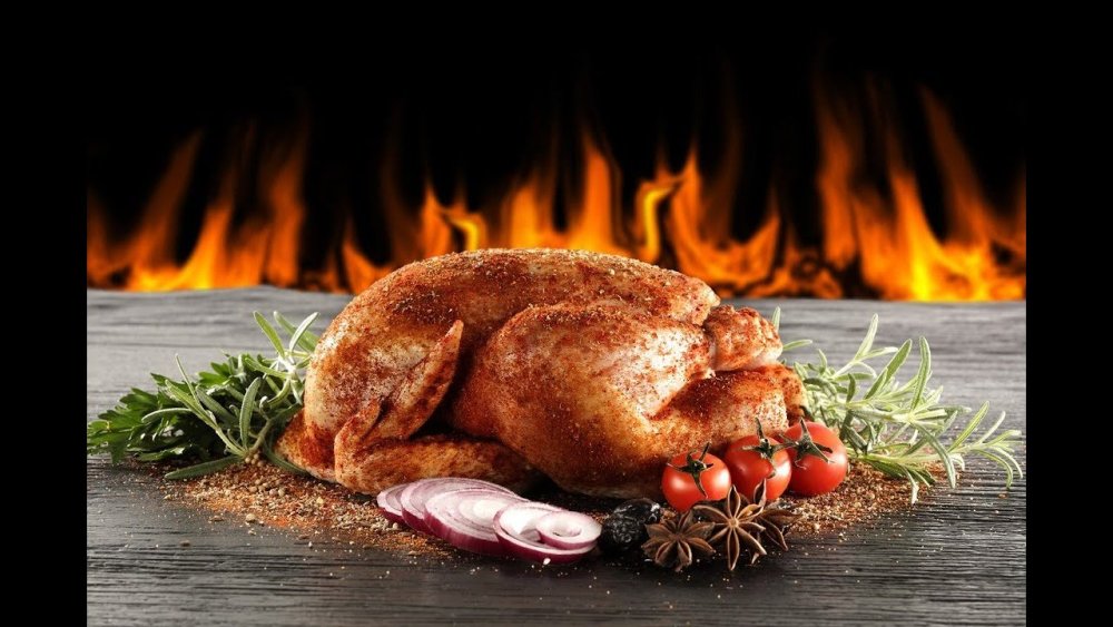 Курица гриль на столе