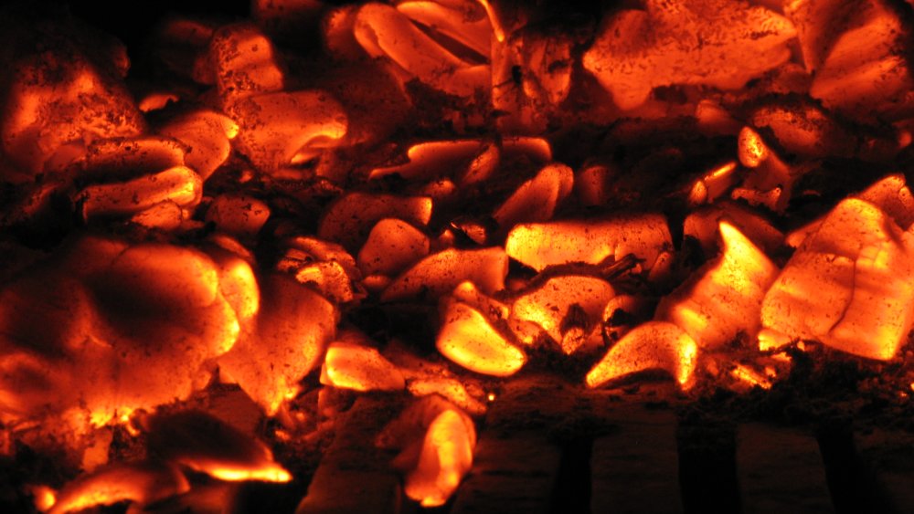 Горящий уголь