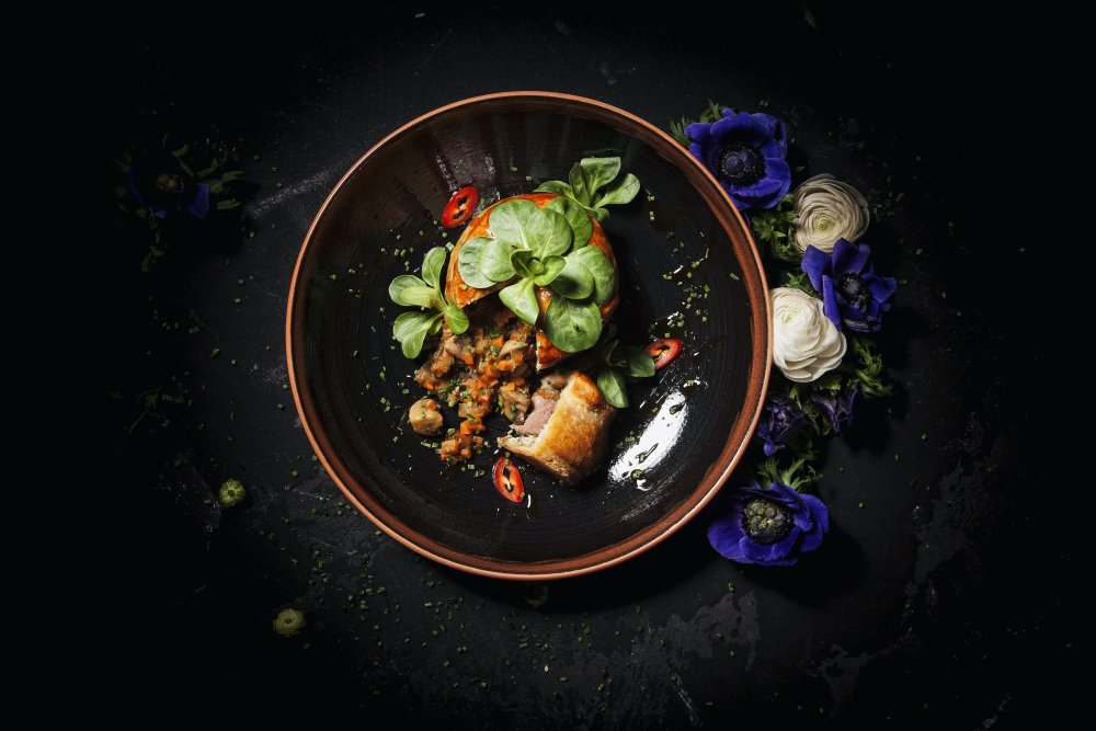 Еда на темном фоне