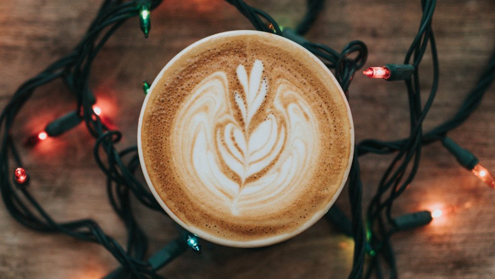 Сладости на столе вид сверху