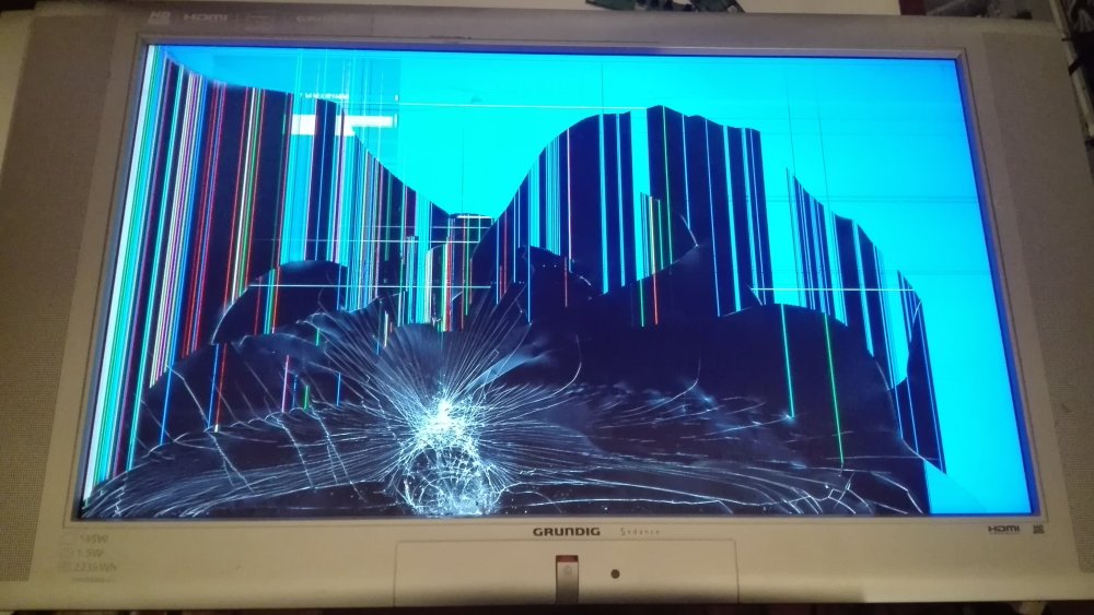 Разбитый монитор компьютера