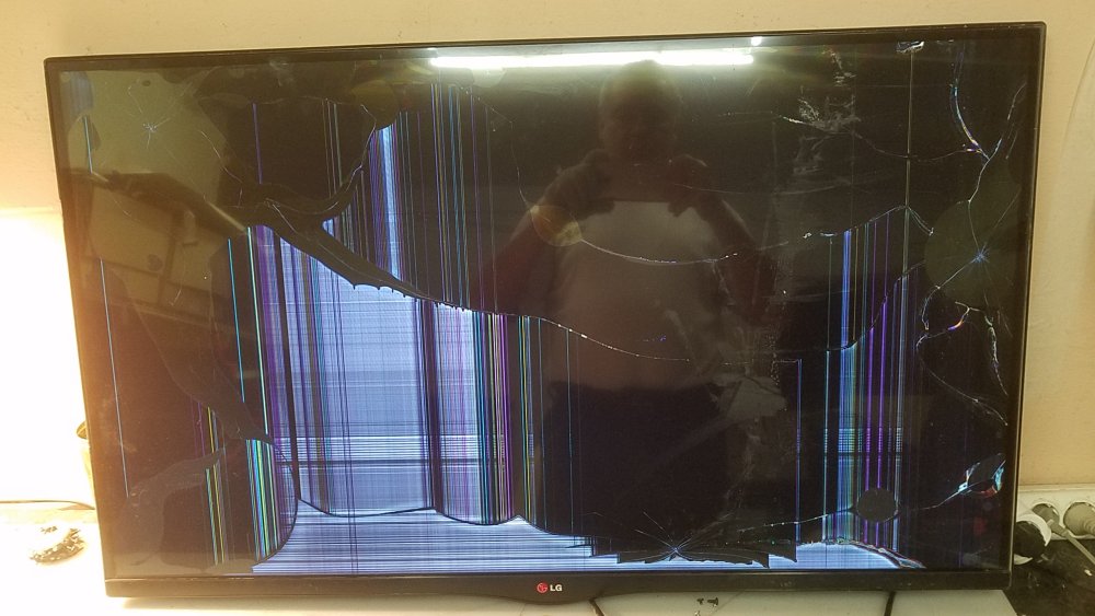Разбитый монитор
