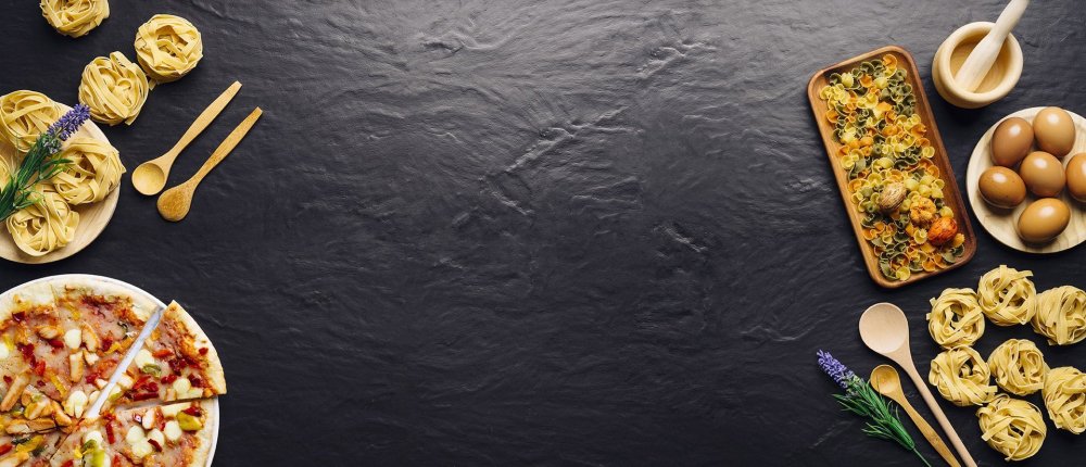 Блюда на столе вид сверху