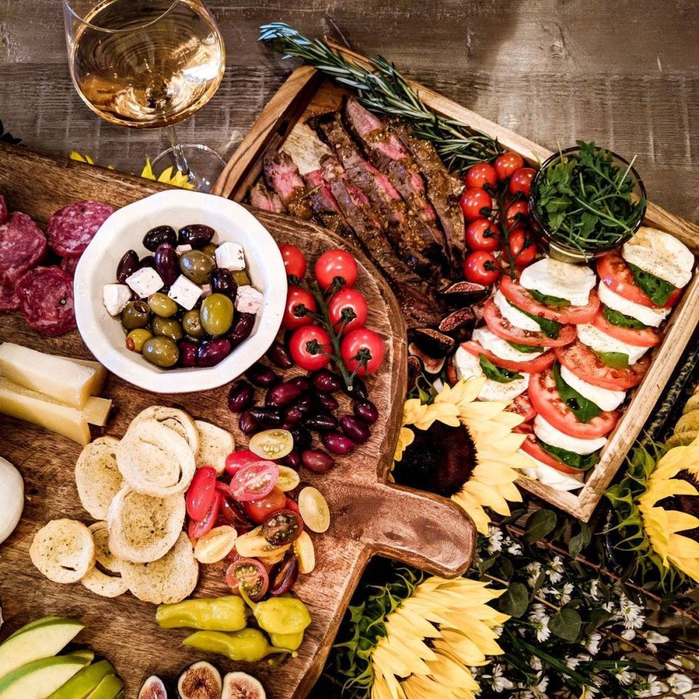 Закуски на стол в итальянском стиле