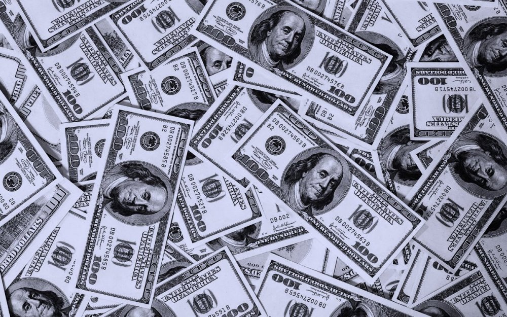 Много долларов