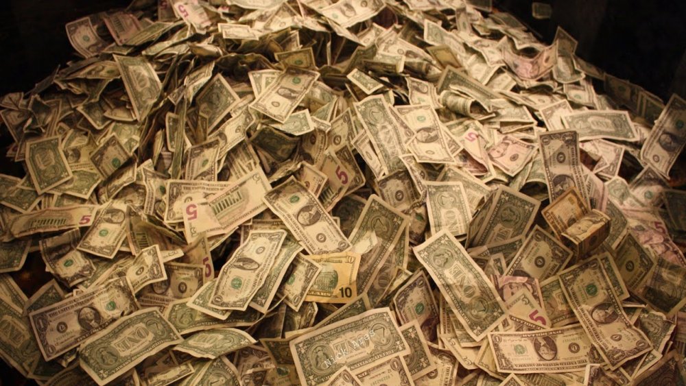 Много долларов