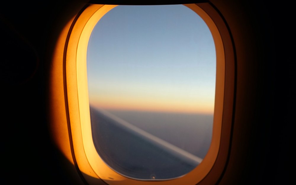 Иллюминатор самолета