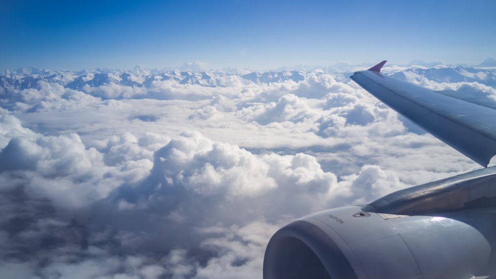 Иллюминатор самолета