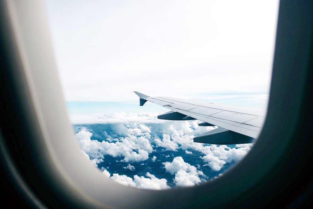 Иллюминатор самолета