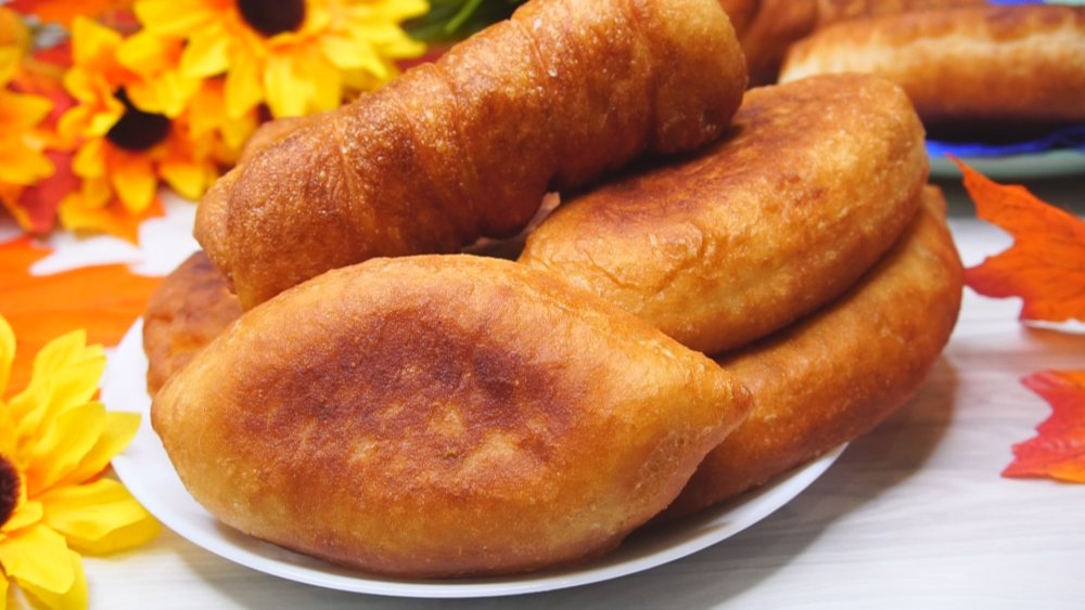 Пирожки печеные с вишней