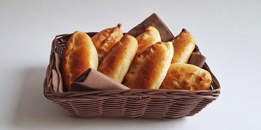 Пирожки из розового теста