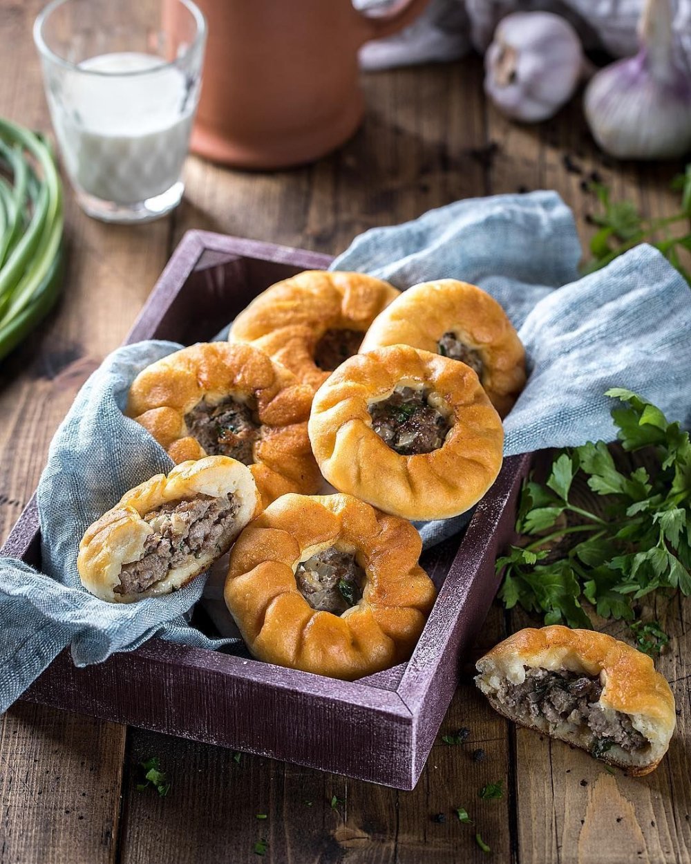 Пирожки на тарелке