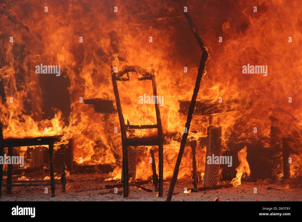 Сгоревшая табуретка 1920х1080