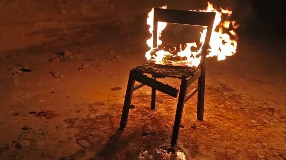 Стул в огне