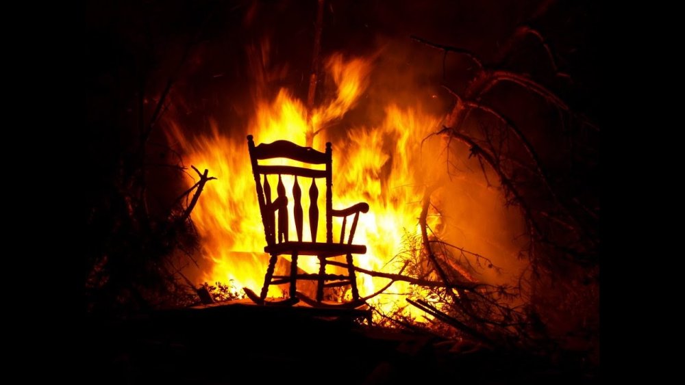 Кресло в огне