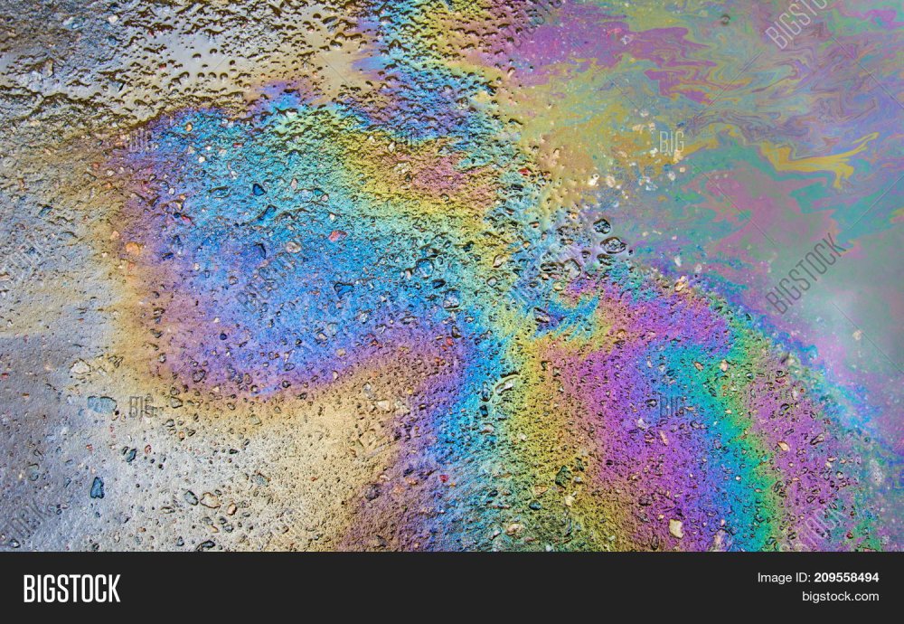 Бензин в луже