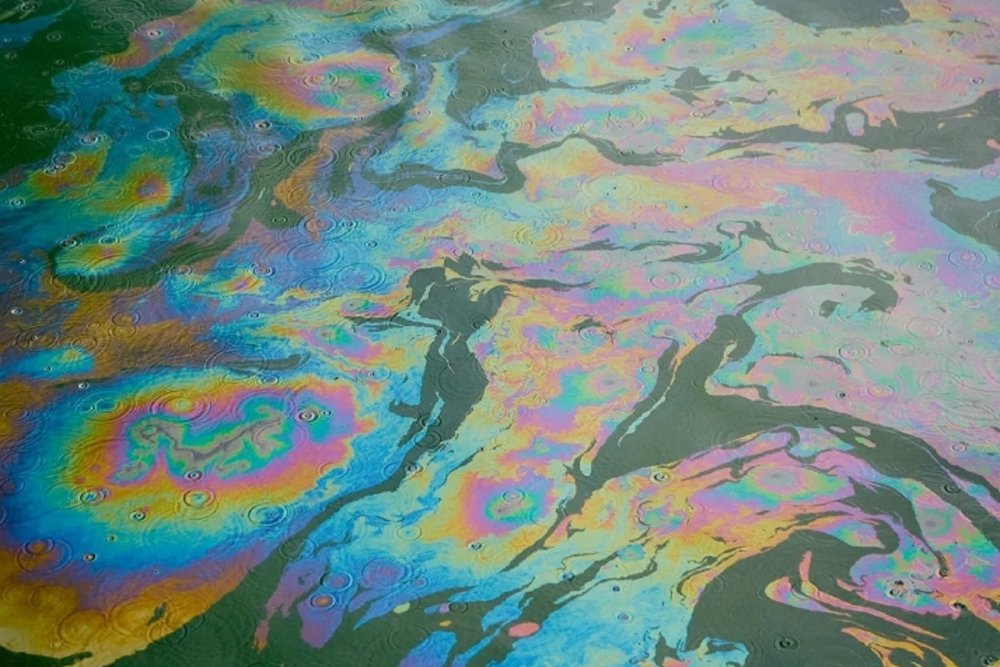 Масляная пленка на воде