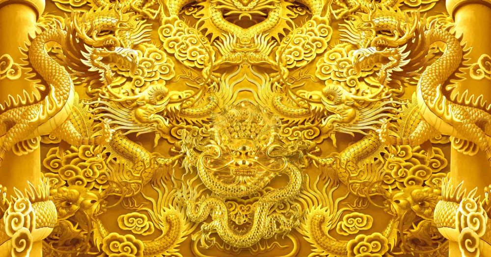 Дракон на золотом фоне