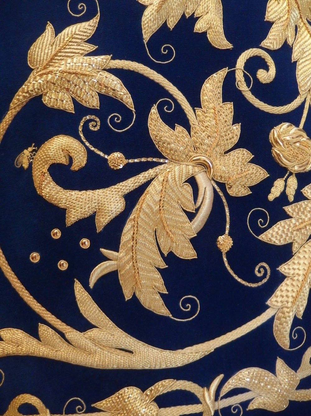 Вышивка на бархате