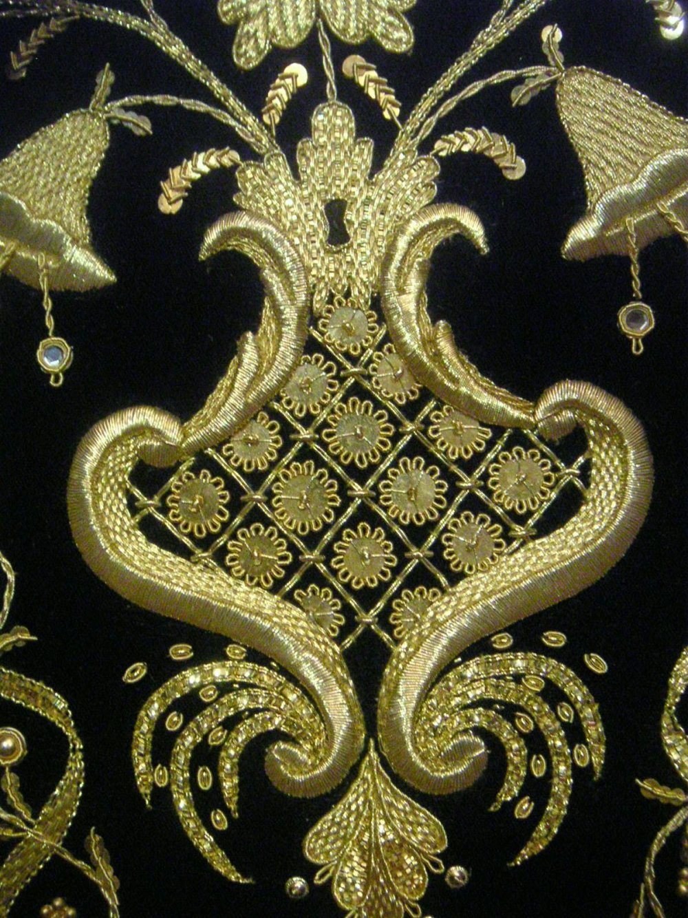 Фон черный с золотом