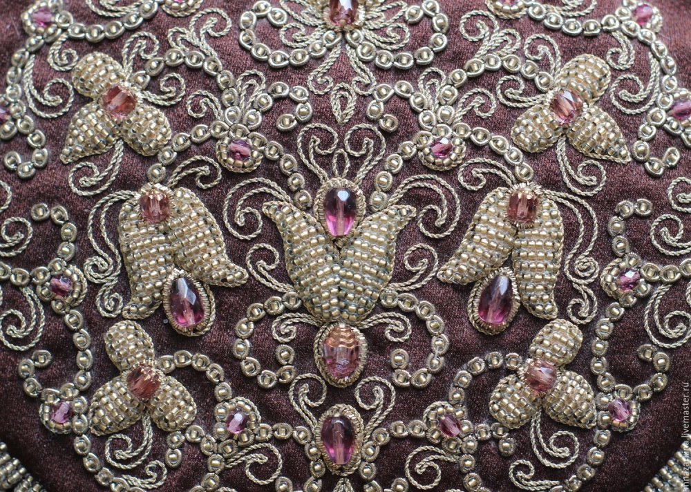 Вышивка чёрным стеклярусом