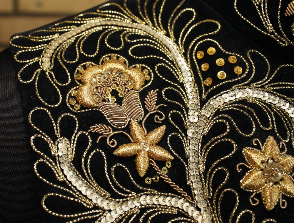 Черный фон с узорами