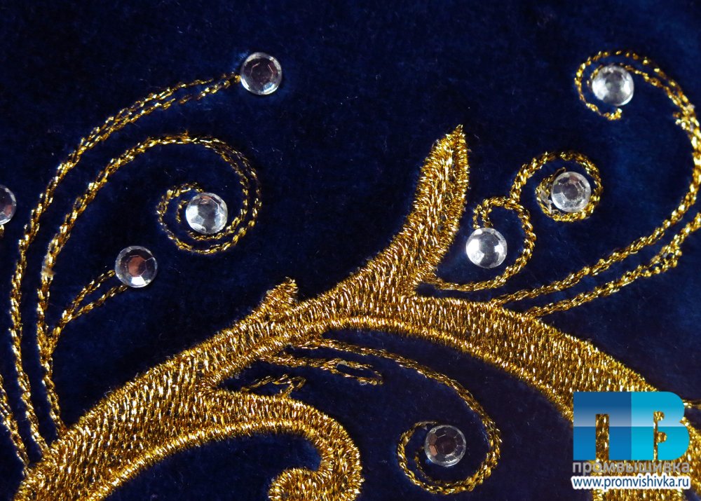 Вышивка на бархате