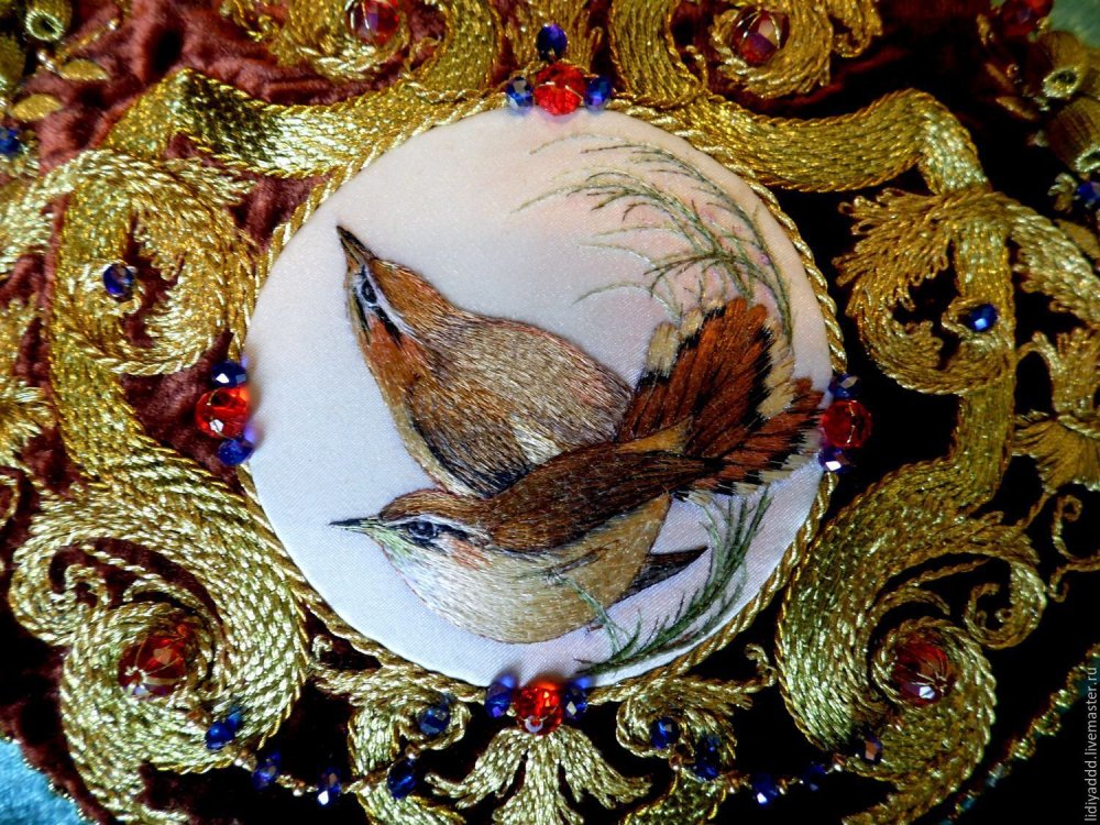 Вышитые броши