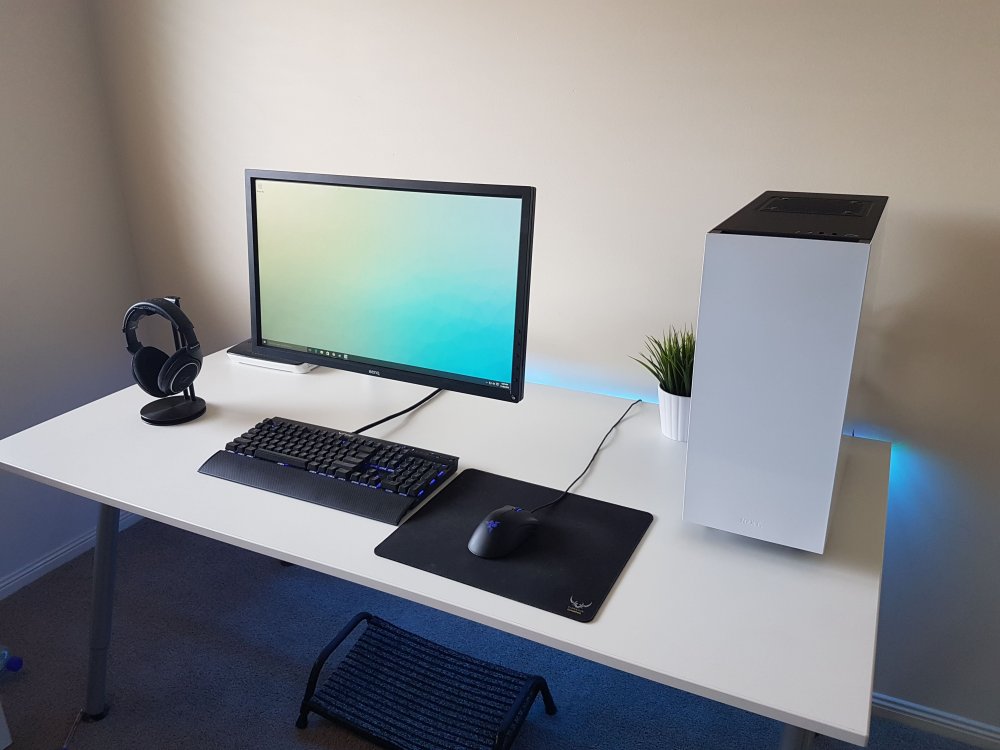 Рабочее место с компьютером