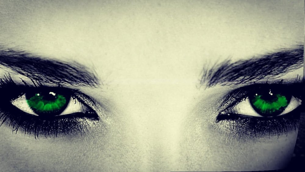 Загадочные женские глаза