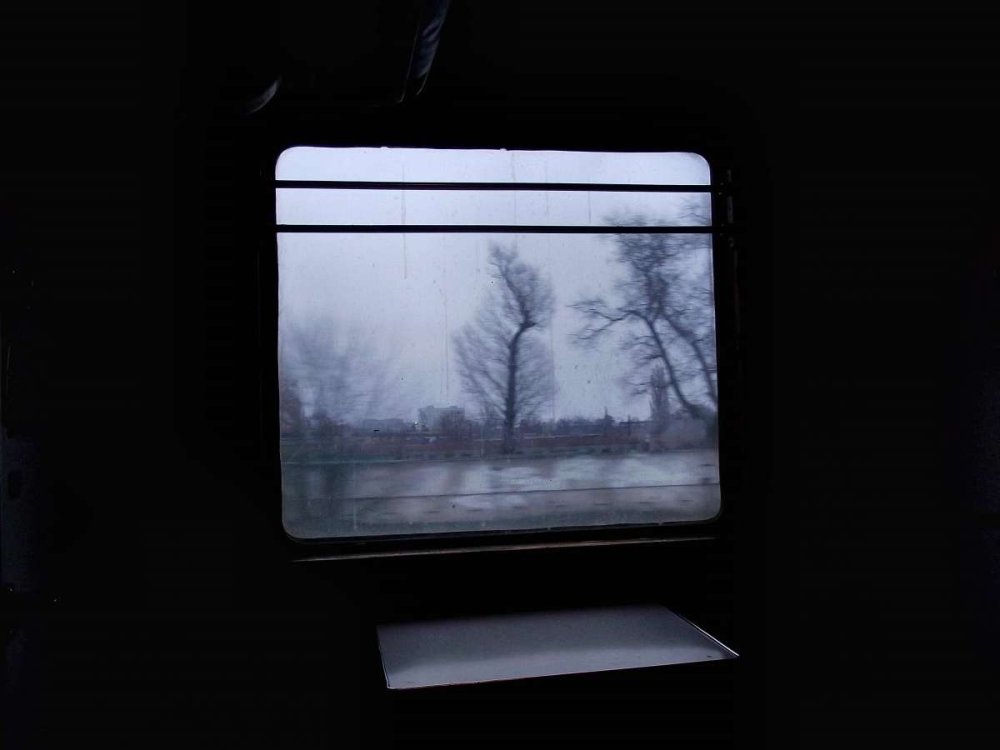 Вагон поезда ночью