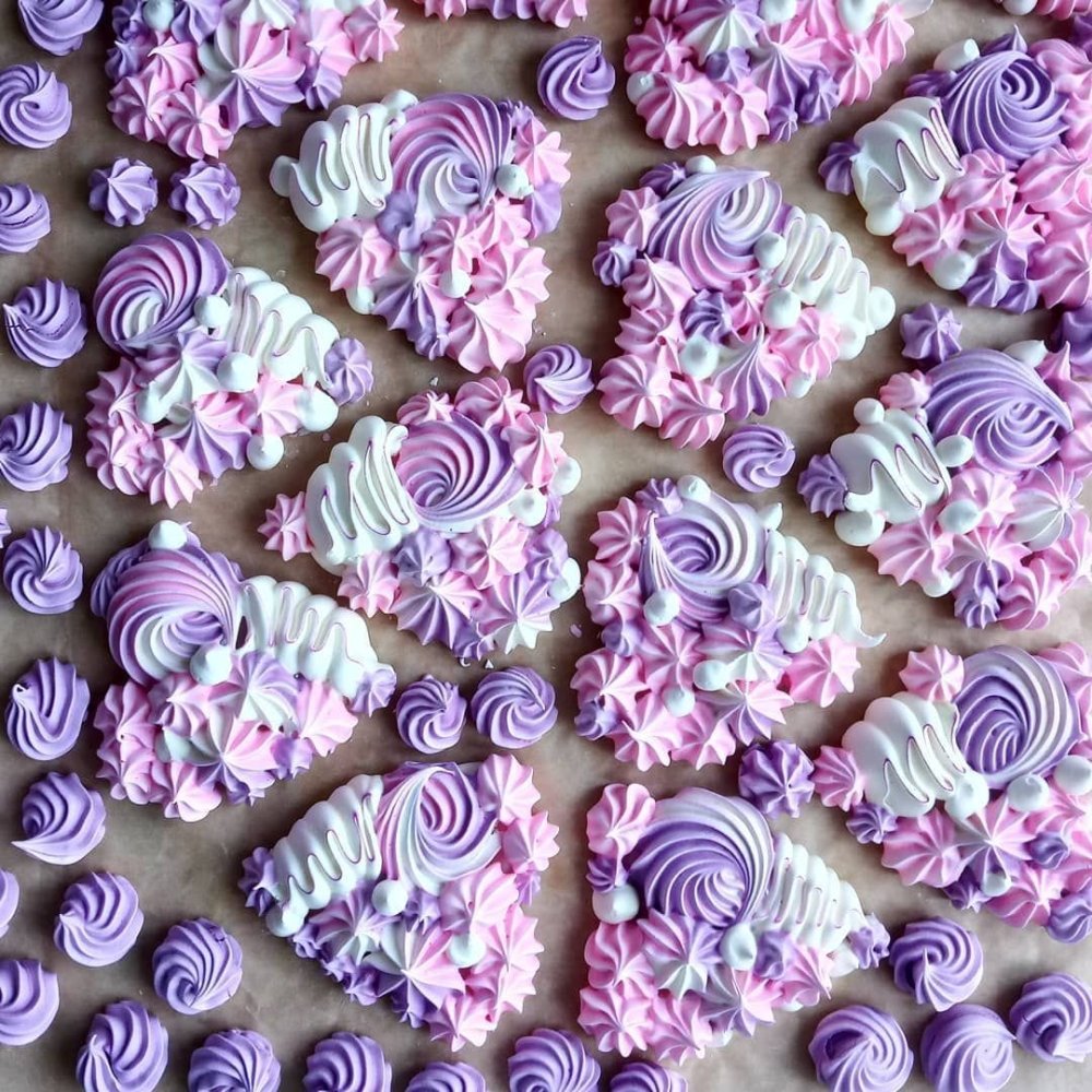 Минималистичное украшение торта