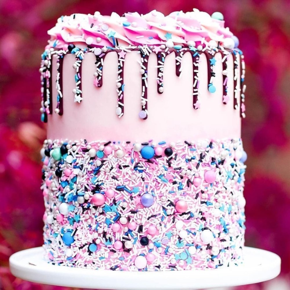 Украшение торта бусинками