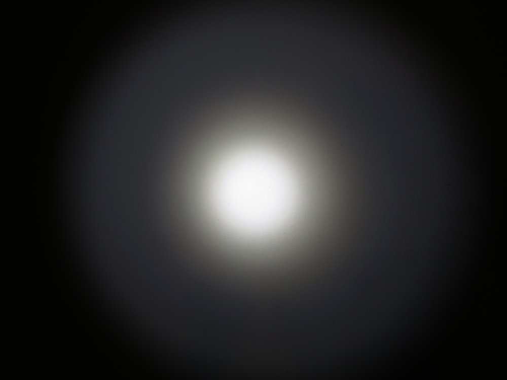 Свет от фонарика без фона