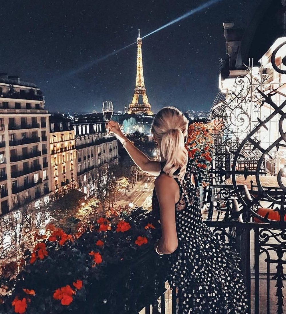 «Девушка в Париже»