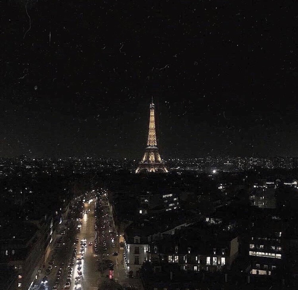 Вид на Эйфелеву башню